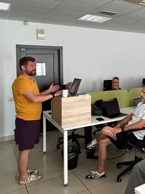 Константин Урванцев ведёт интенсив